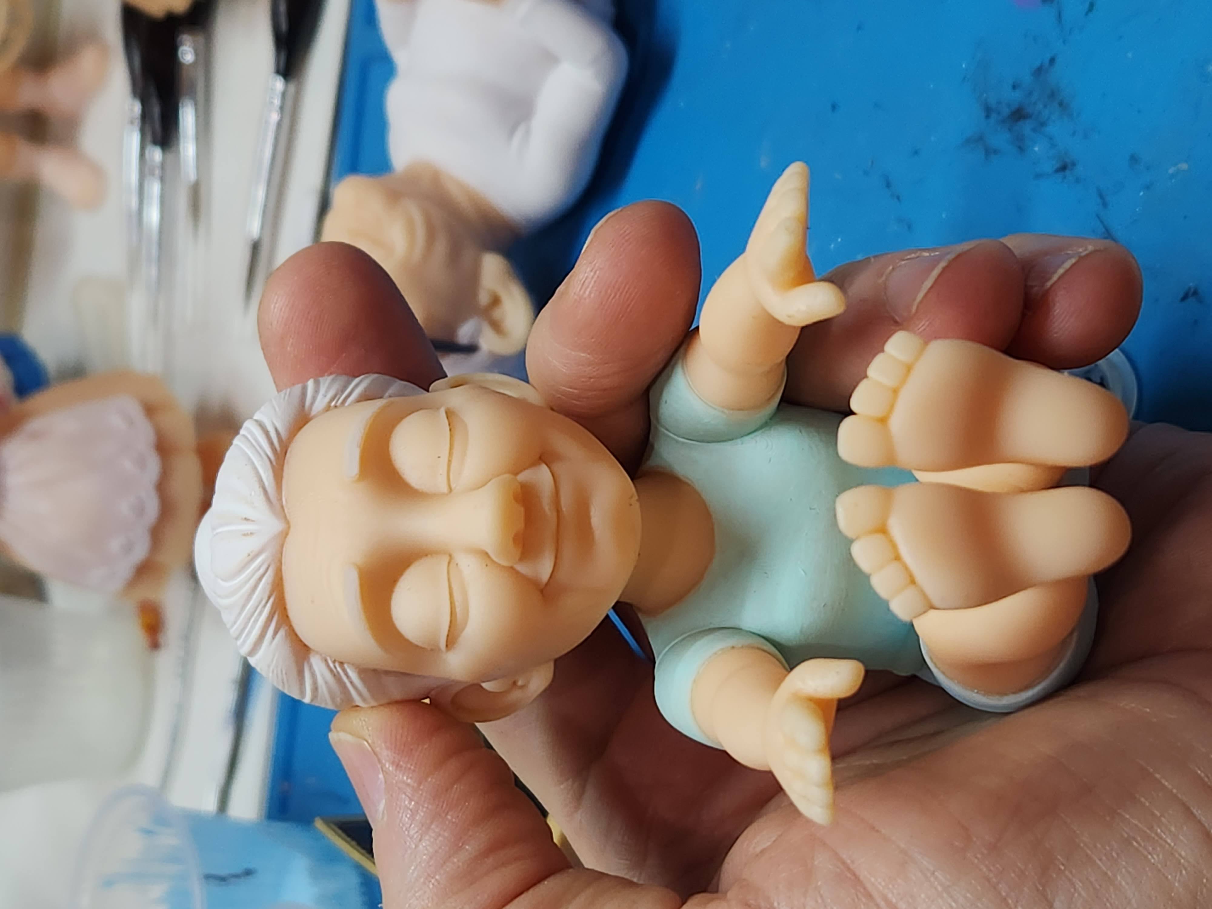 Miniatura de figura praticando Roll-up, arte em resina